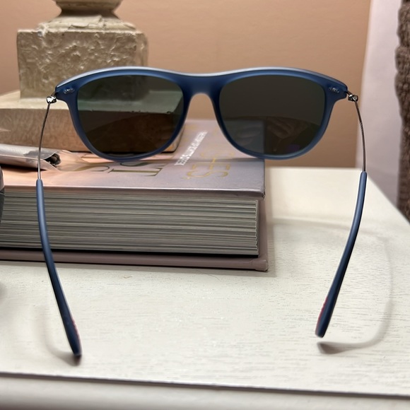 Prada Aviators with case and cloth - Picture 8 of 17
